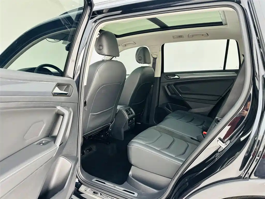 VOLKSWAGEN TIGUAN L 2021