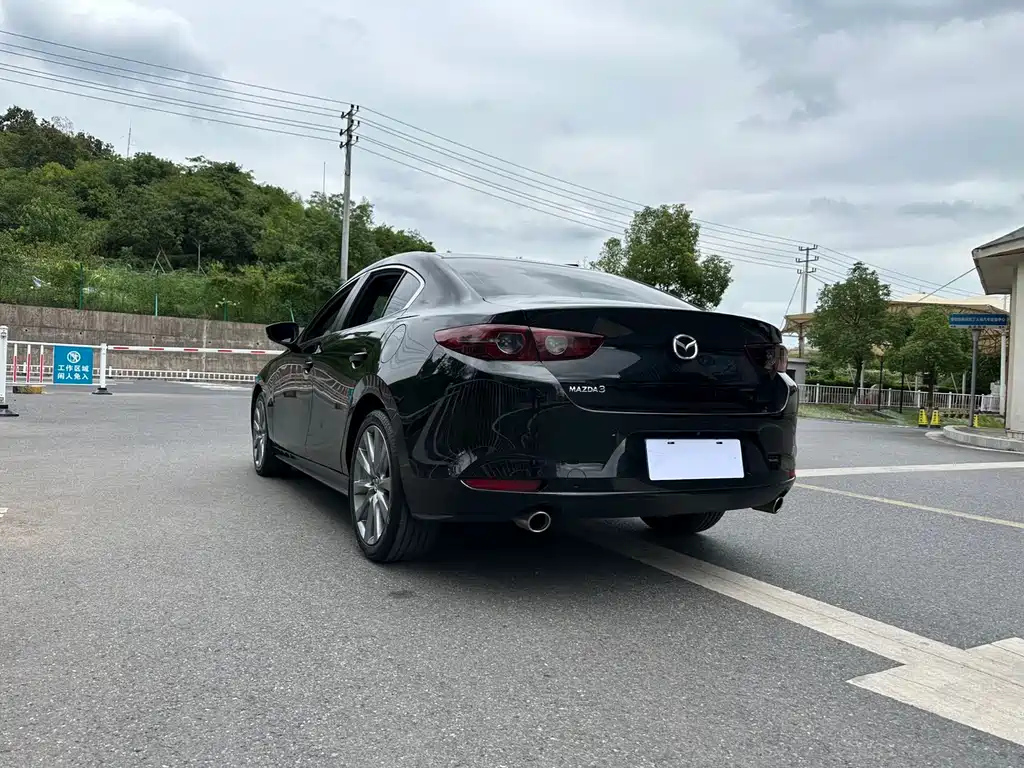 MAZDA 3 AXELA 2023