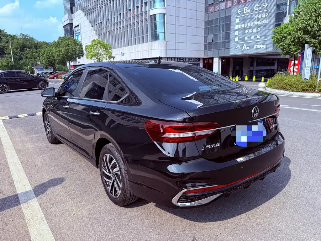 VOLKSWAGEN LAVIDA 2024