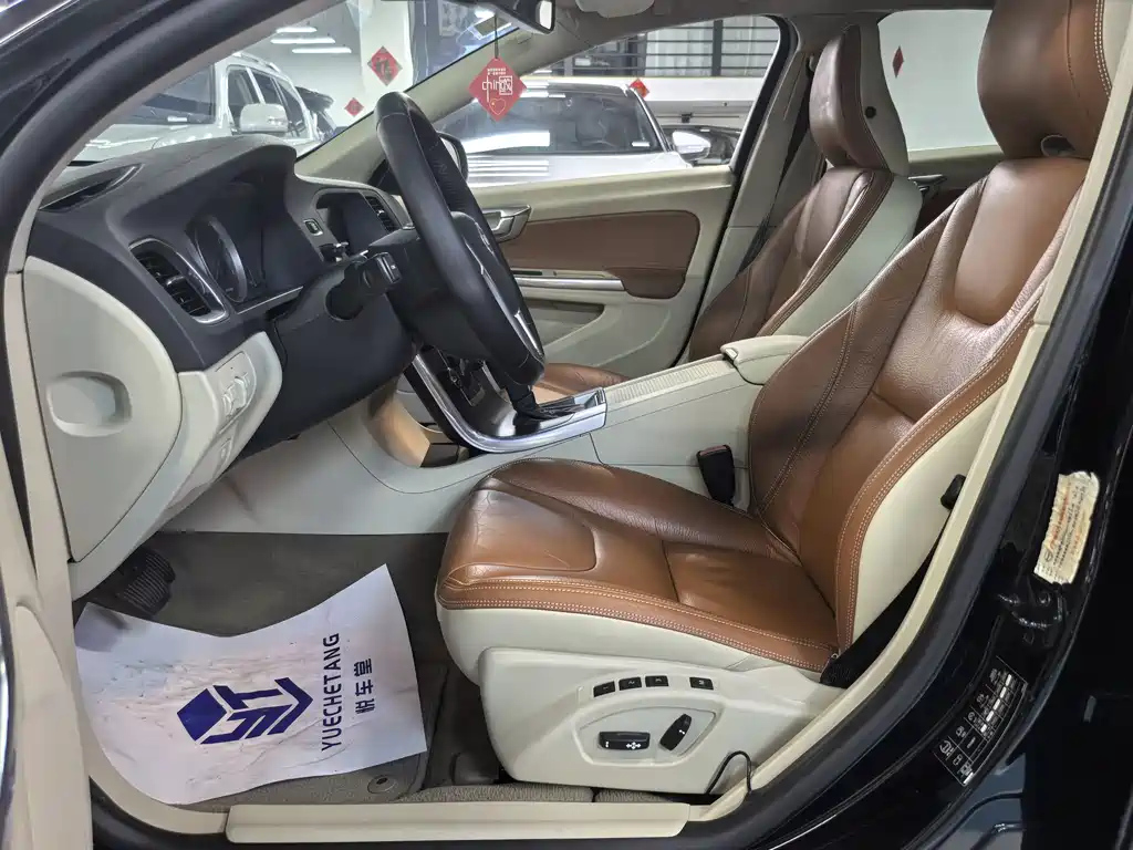 VOLVO V60 2013