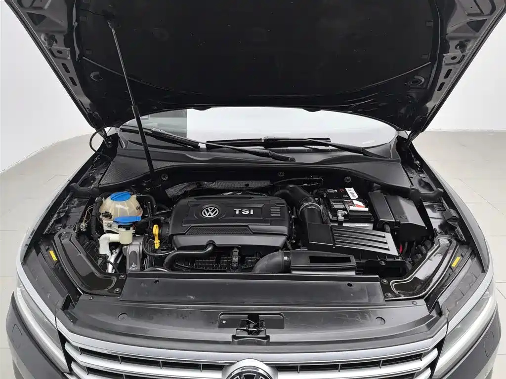VOLKSWAGEN PASSAT 2016