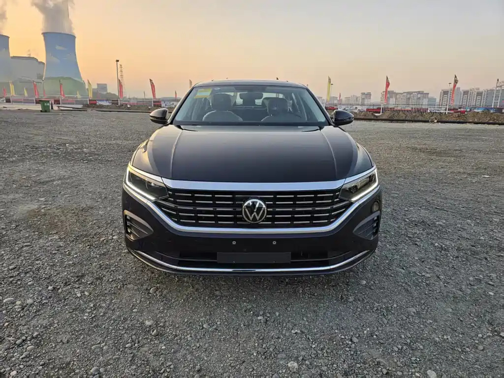 VOLKSWAGEN PASSAT 2025
