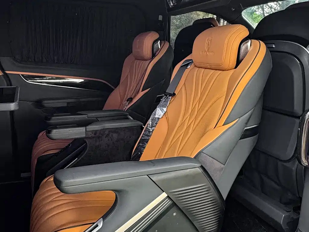 FORD TOUREO 2024