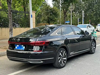 VOLKSWAGEN PASSAT 2024