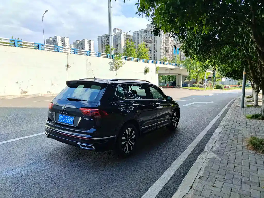 VOLKSWAGEN TIGUAN L 2023