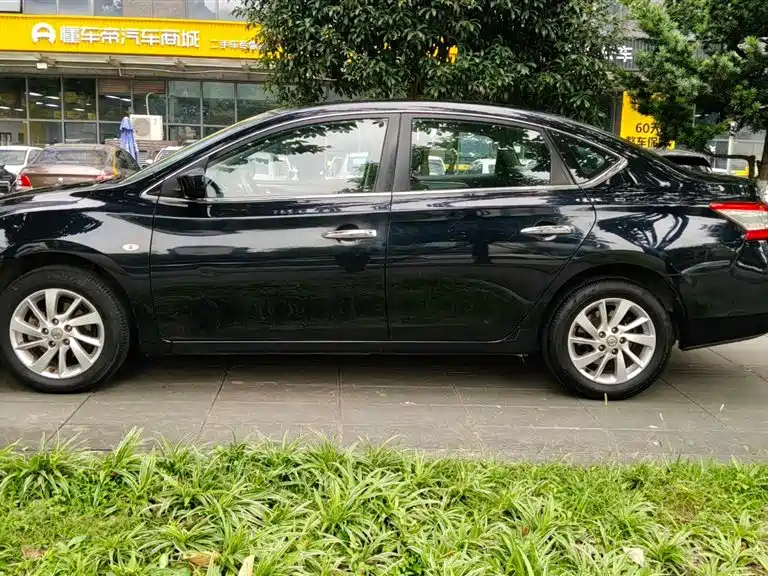 NISSAN SYLPHY 2012