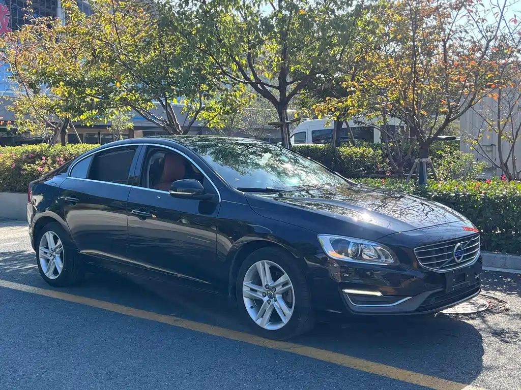 VOLVO S60 2015