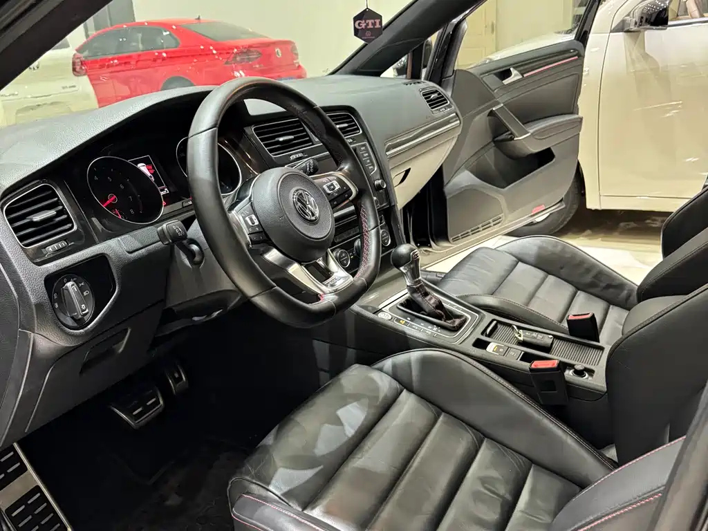 VOLKSWAGEN GOLF GTI 2017