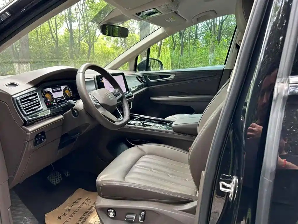 VOLKSWAGEN VILORAN 2024