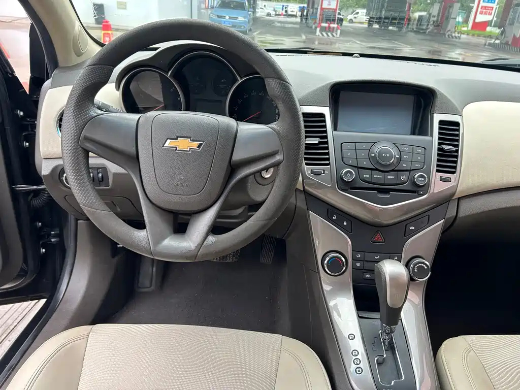 CHEVROLET CRUZE 2015