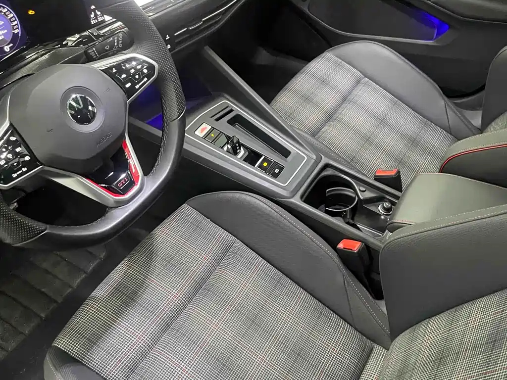 VOLKSWAGEN GOLF GTI 2021