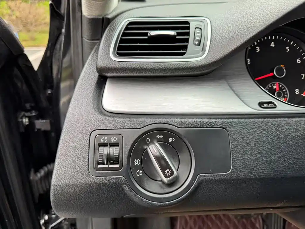 VOLKSWAGEN MAGOTAN 2014