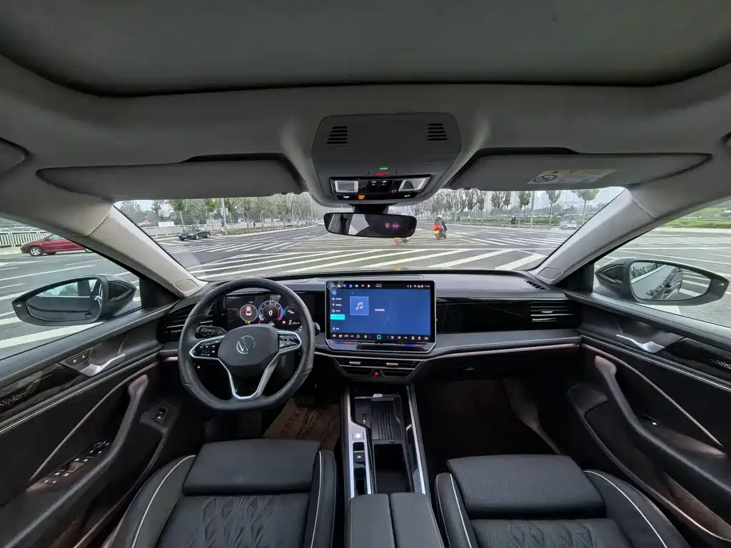 VOLKSWAGEN MAGOTAN 2025