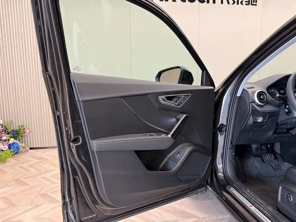 AUDI Q2L 2025