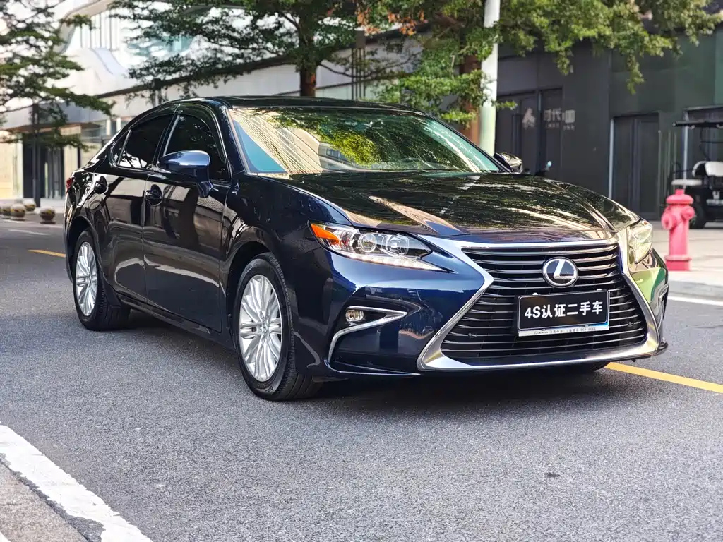 LEXUS ES 2015