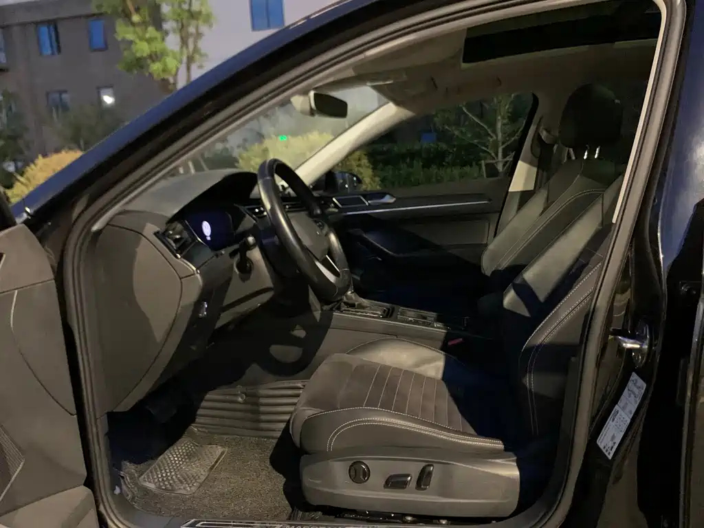 VOLKSWAGEN MAGOTAN 2020