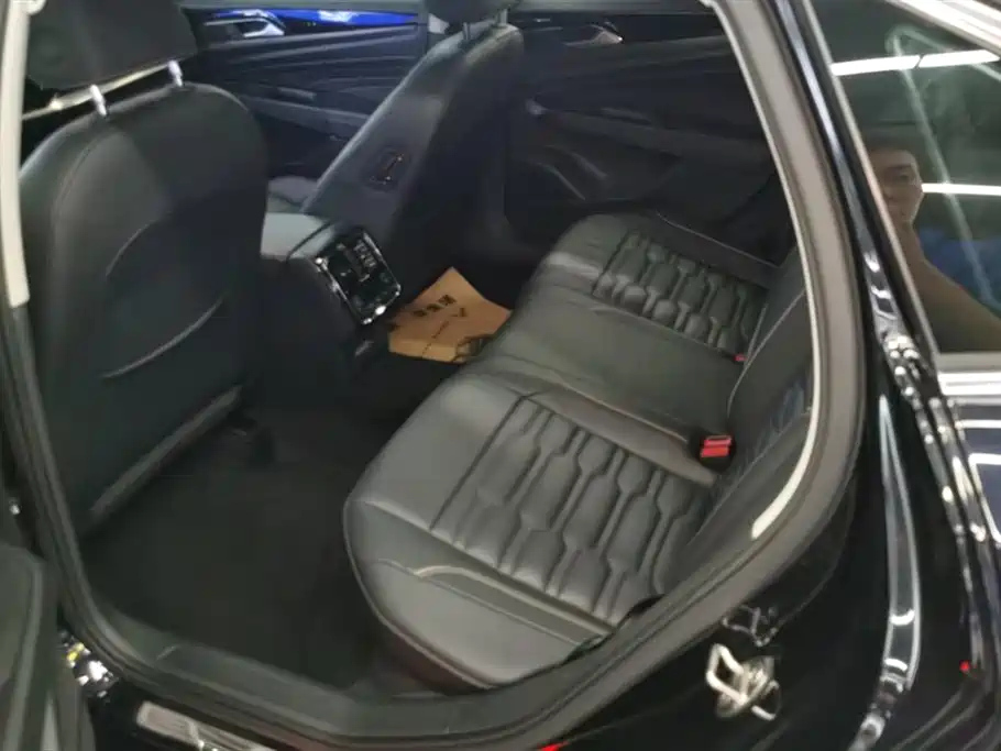 VOLKSWAGEN PASSAT 2020