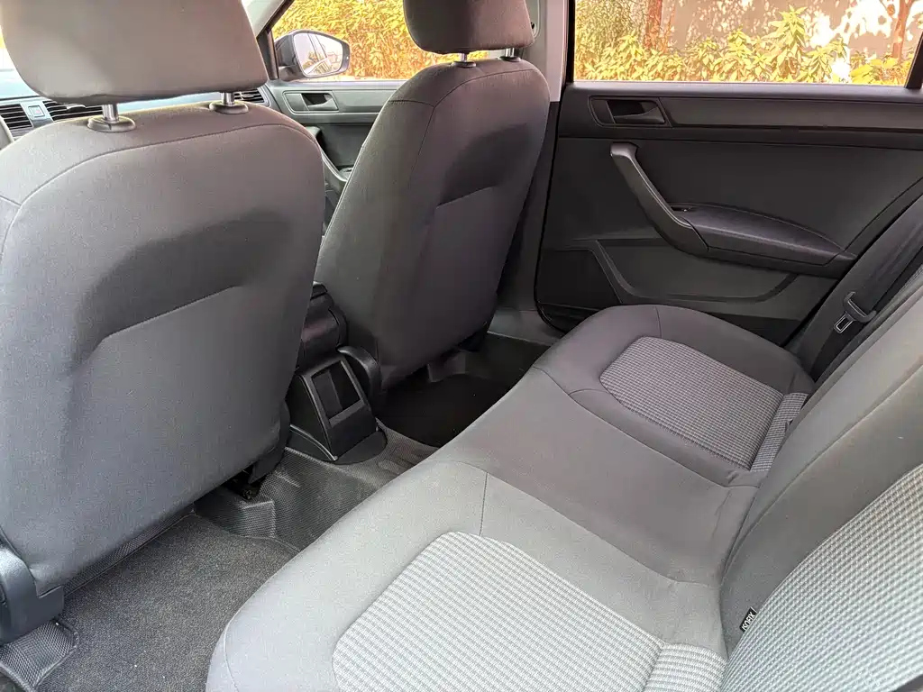 VOLKSWAGEN SANTANA 2017