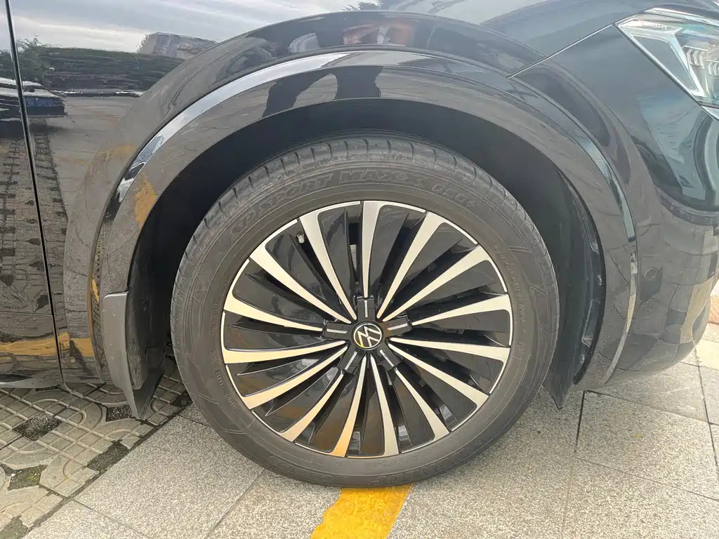 VOLKSWAGEN VILORAN 2023