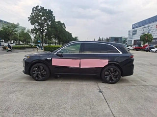 LI AUTO L6  2025