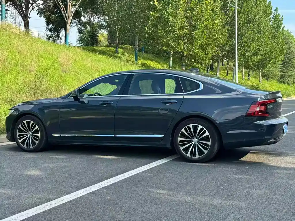 VOLVO S90 2024