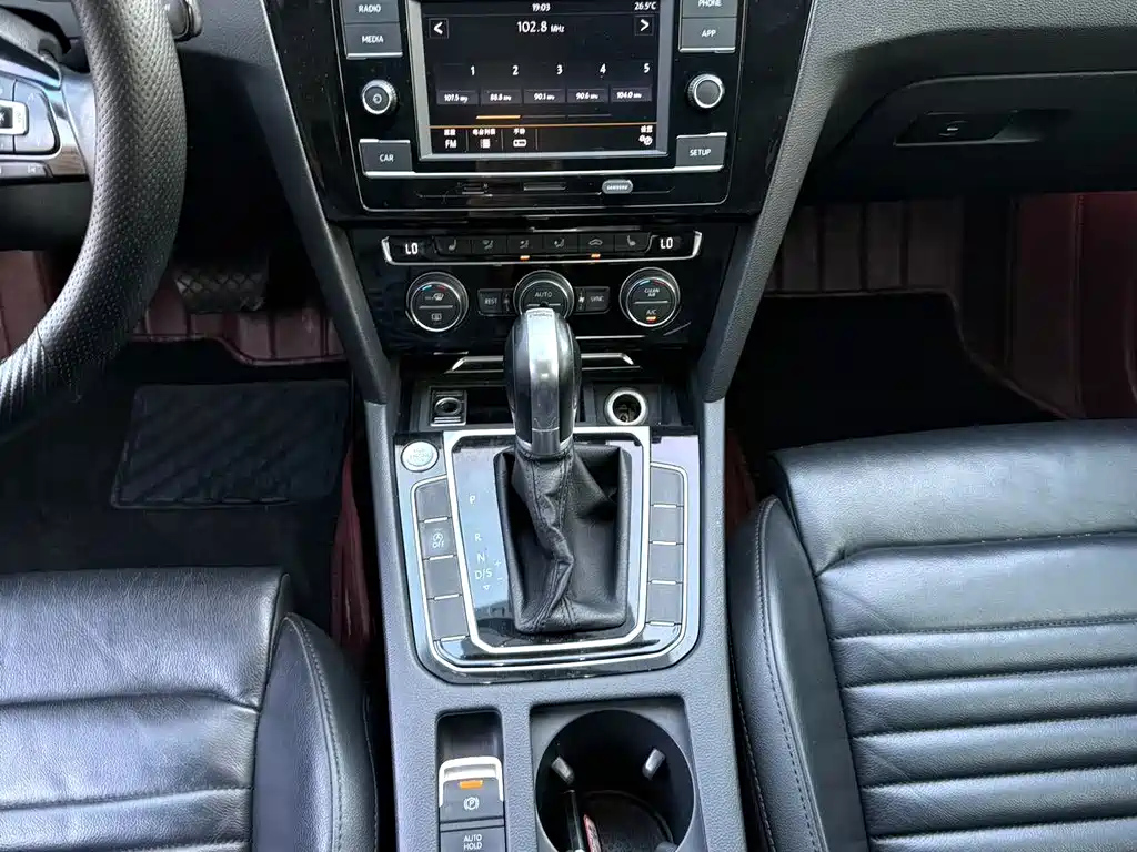 VOLKSWAGEN MAGOTAN 2018