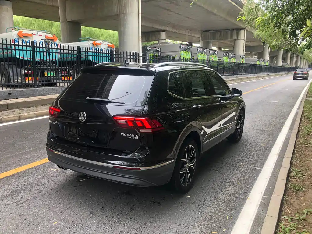 VOLKSWAGEN TIGUAN L 2017