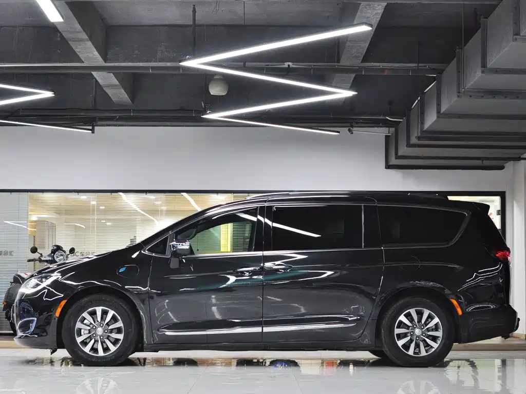 CHRYSLER BIG 捷龙PHEV IMPO 2025