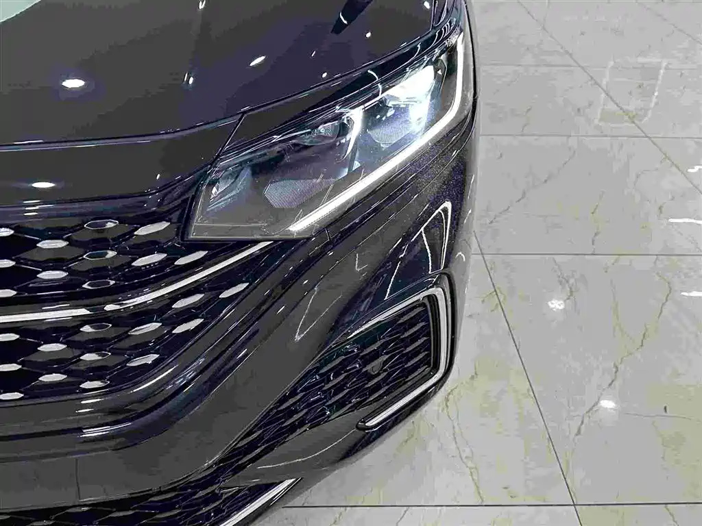VOLKSWAGEN PASSAT 2024