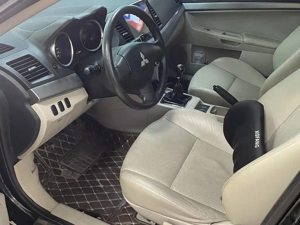 MITSUBISHI LANCER EX 2010