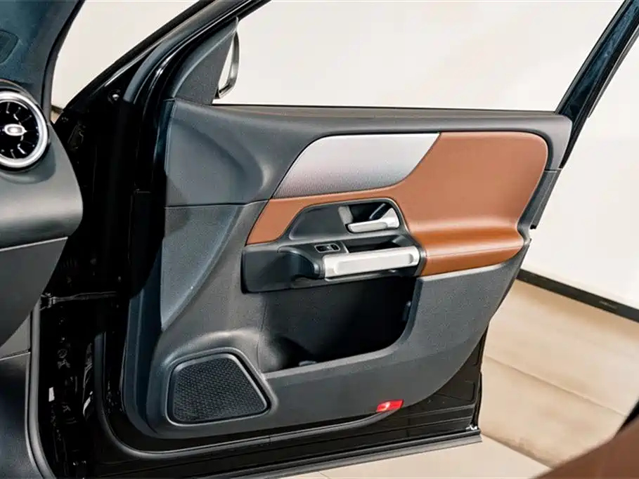 MERCEDES BENZ GLB 2023