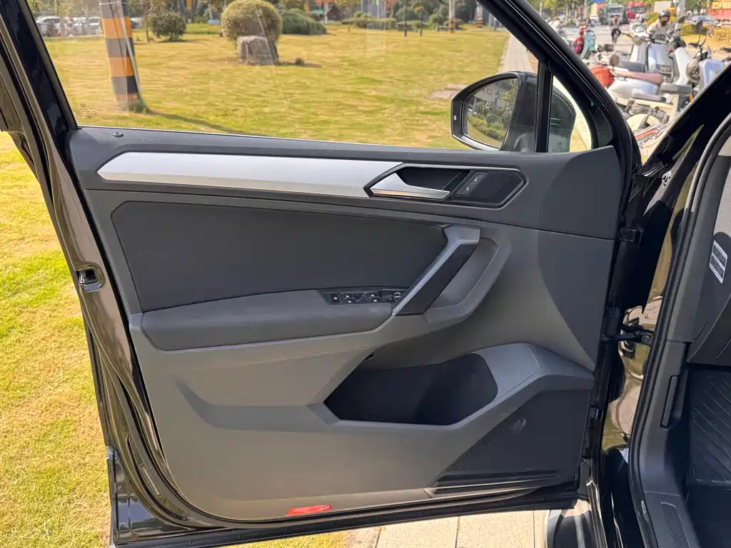 VOLKSWAGEN TIGUAN 2017