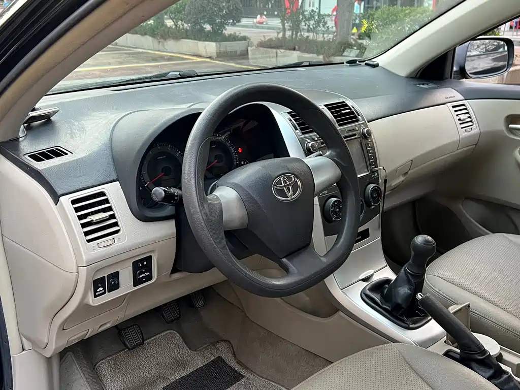 TOYOTA COROLLA 2012
