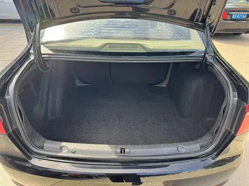 VOLKSWAGEN LAVIDA 2013