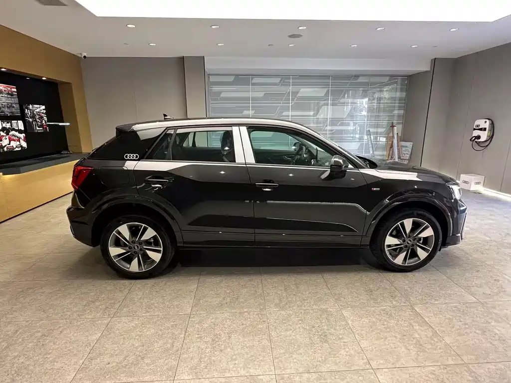 AUDI Q2L 2025