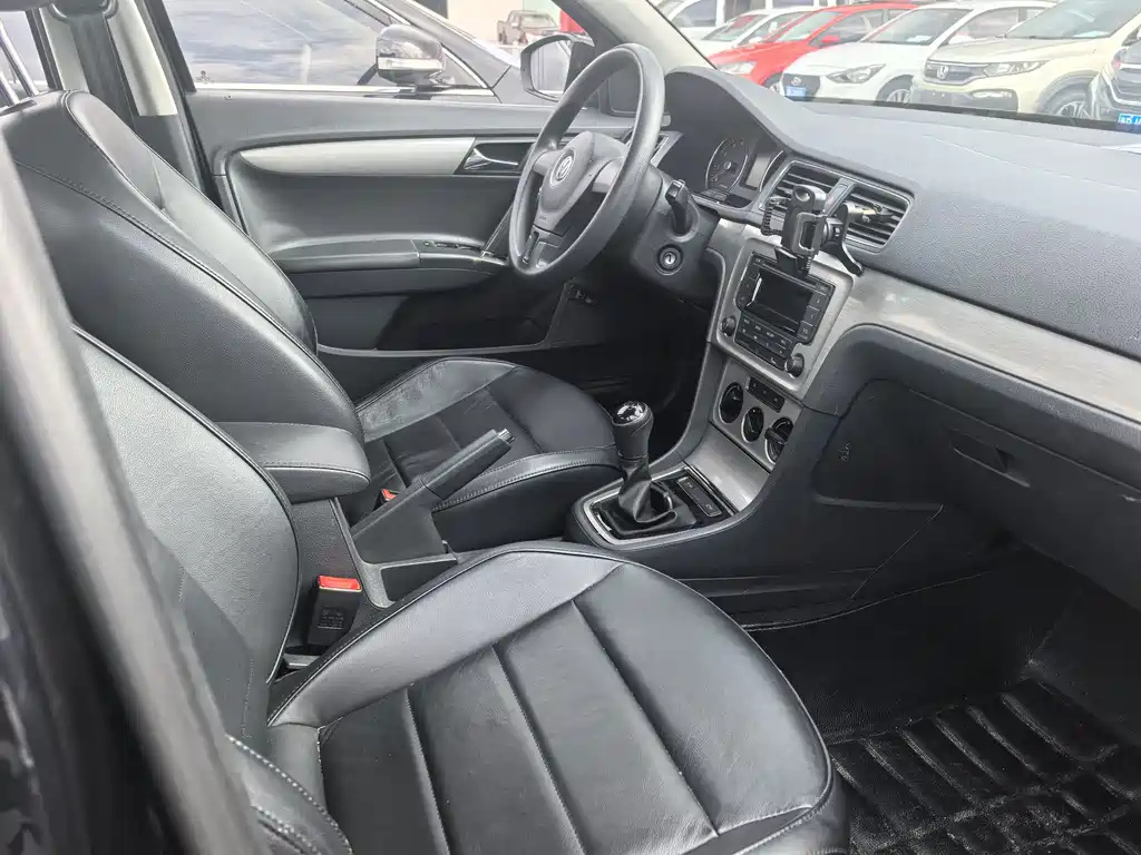 VOLKSWAGEN LAVIDA 2013