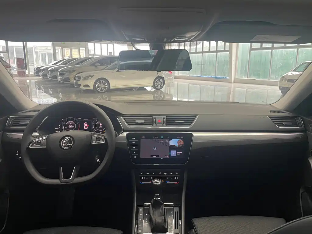 SKODA SUPERB 2024