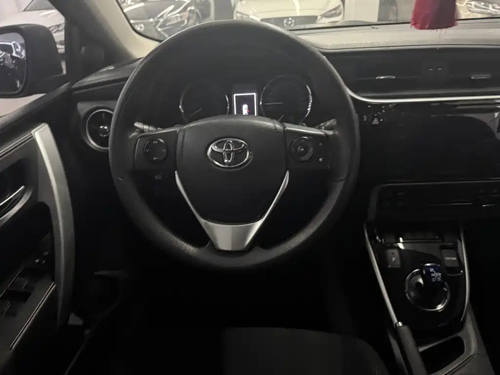 TOYOTA COROLLA 2017