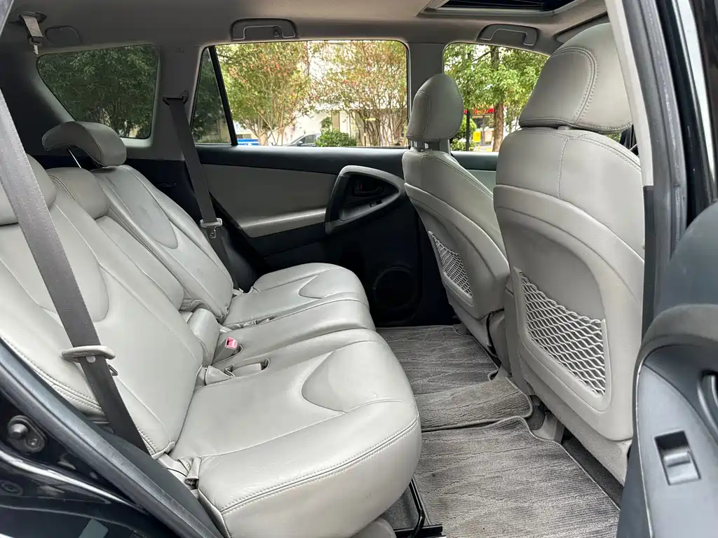 TOYOTA RAV4 RONGFANG 2011