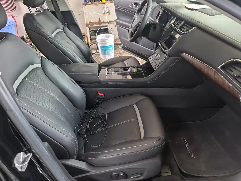 FORD TAURUS 2017