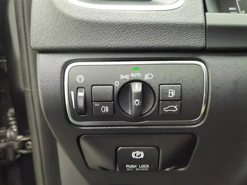 VOLVO V60 2014
