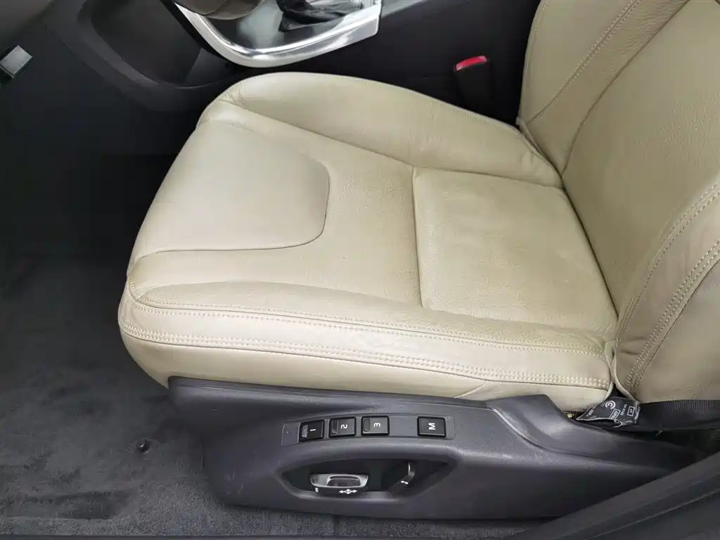 VOLVO V60 2014