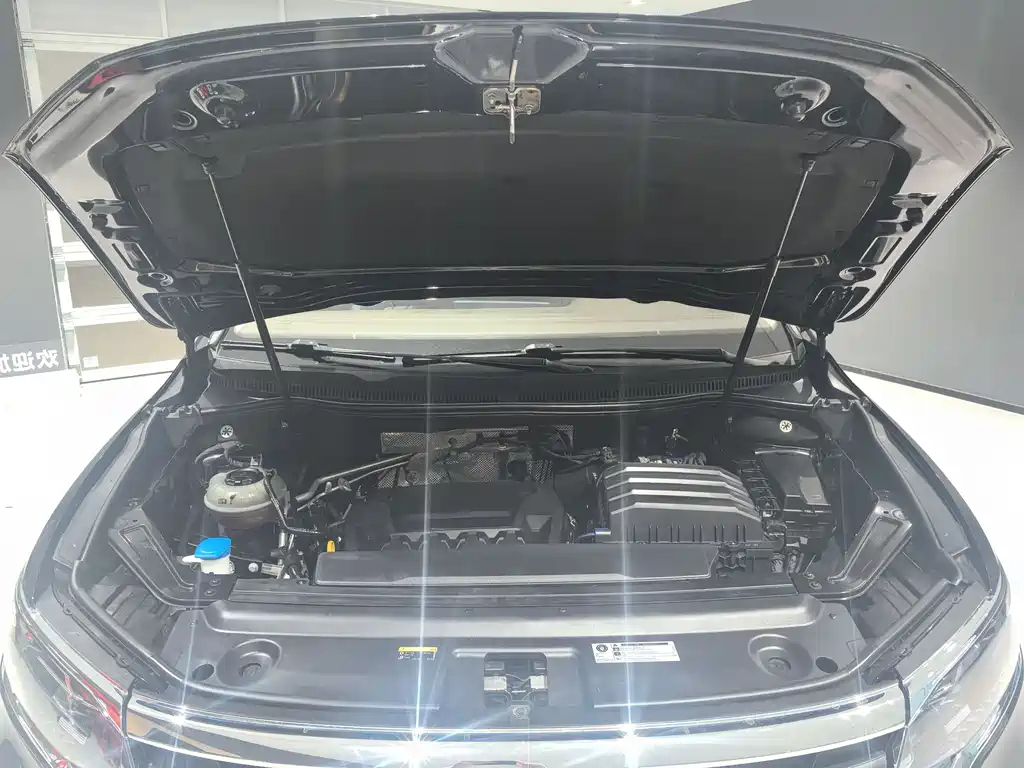 VOLKSWAGEN VILORAN 2023