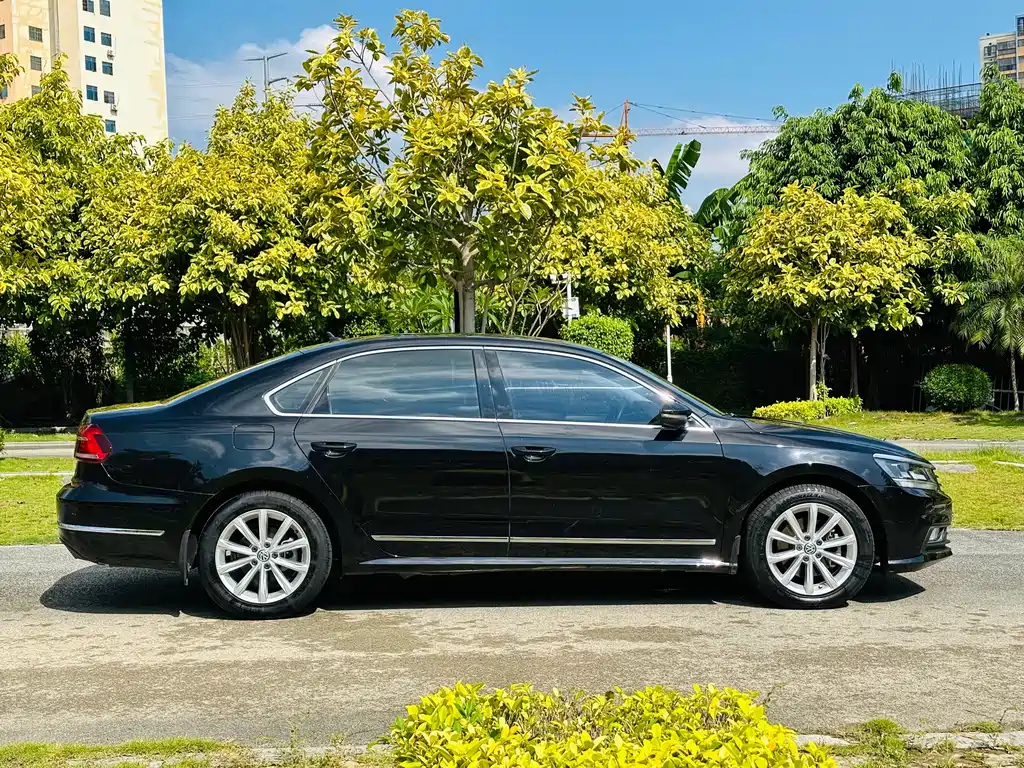 VOLKSWAGEN PASSAT 2018