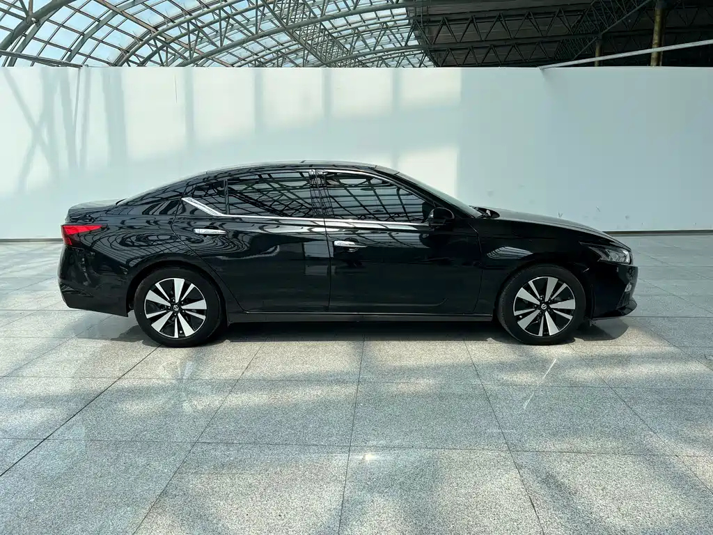 NISSAN TEANA 2022