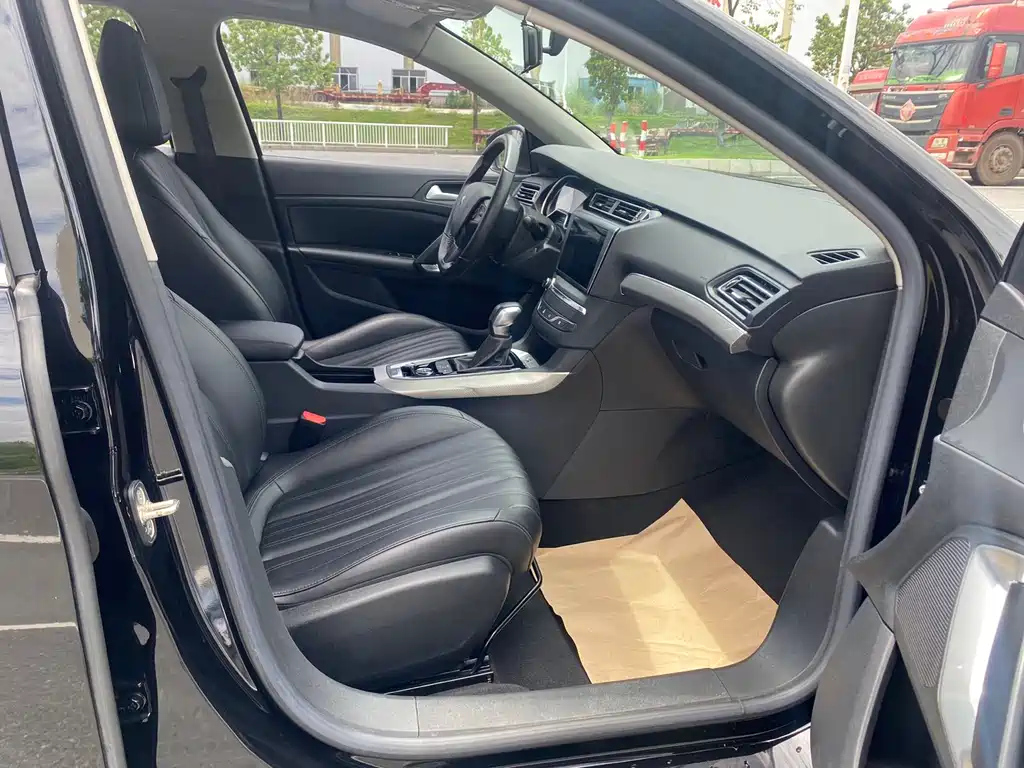 PEUGEOT 408 2019
