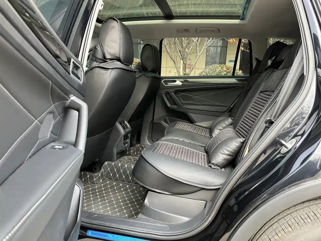 VOLKSWAGEN TIGUAN L 2023