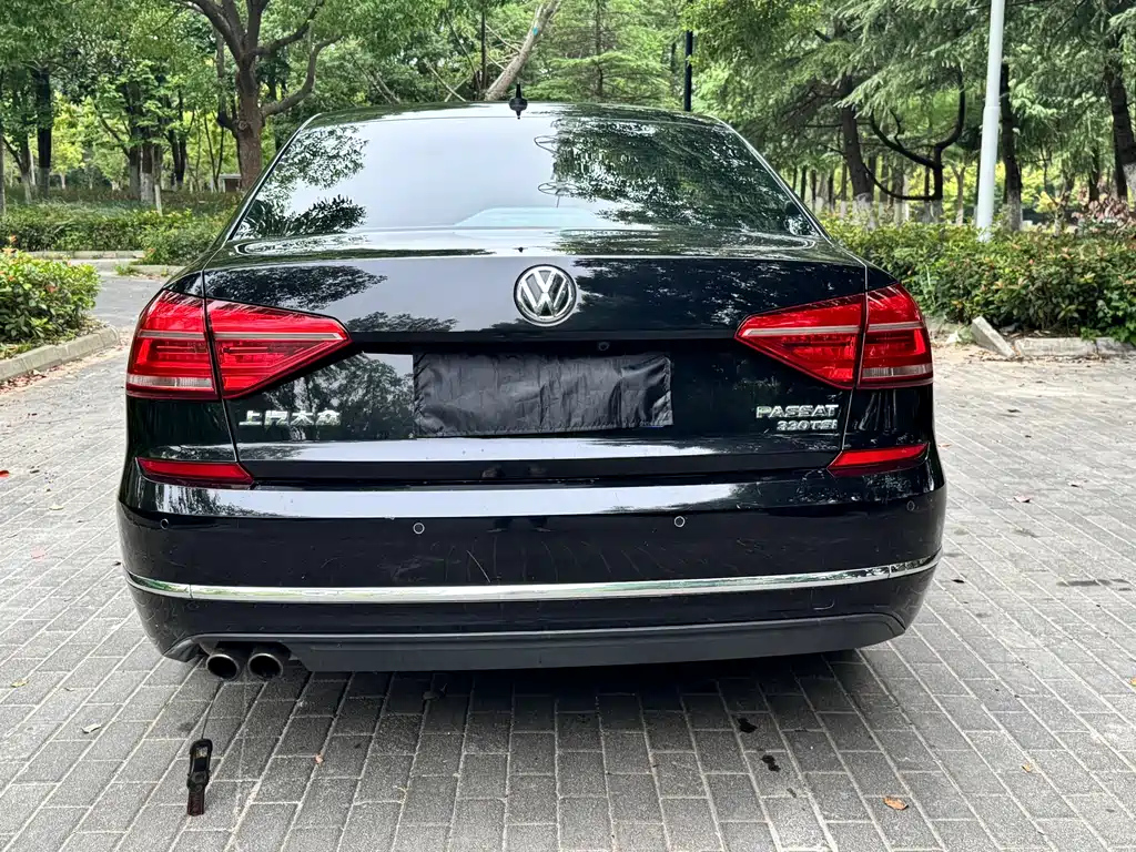 VOLKSWAGEN PASSAT 2017