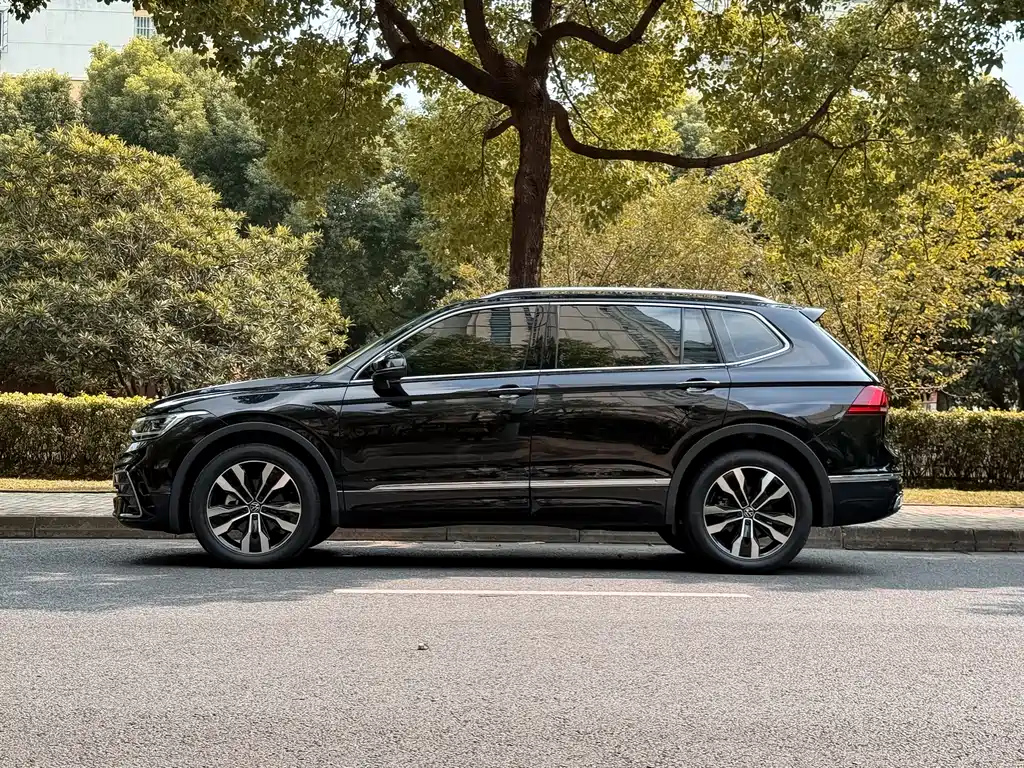 VOLKSWAGEN TIGUAN L 2024