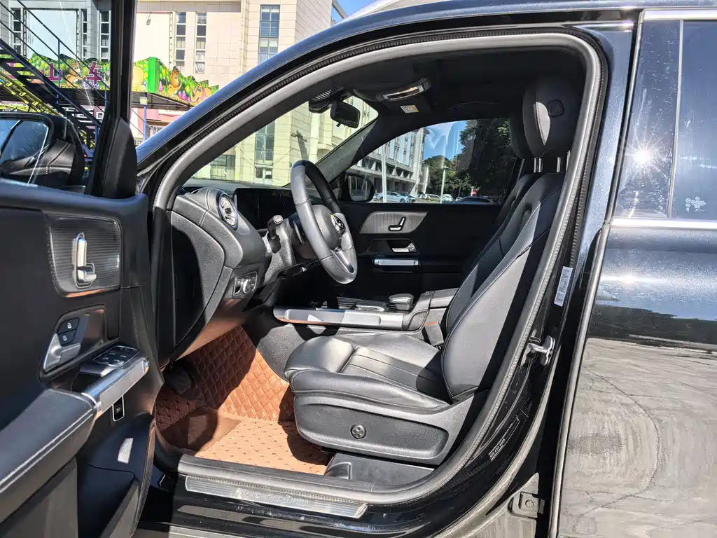 MERCEDES BENZ GLB 2023